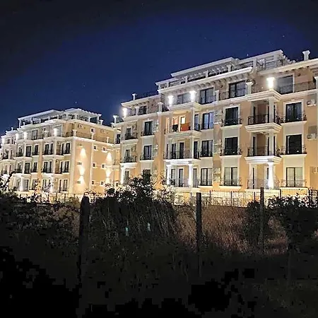 Deluxe In Hotel