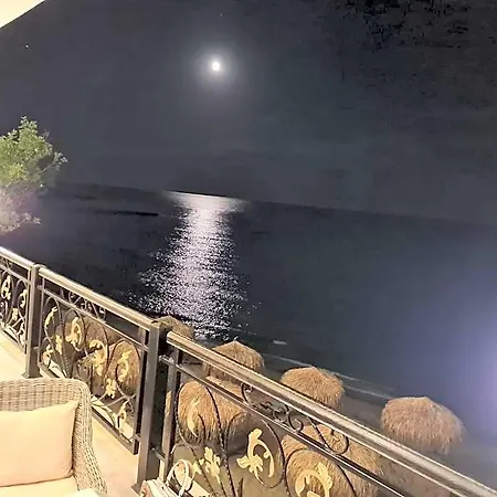 Hotel Deluxe In